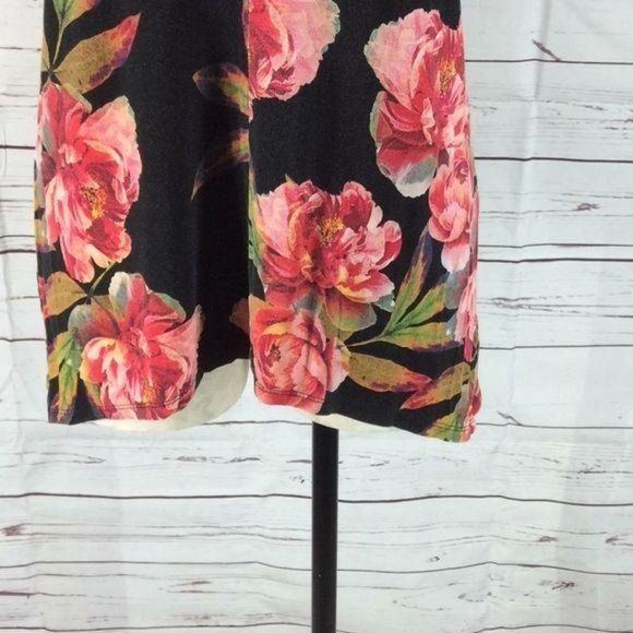 ANA Floral rose choker medium key hole blouse - Picture 4 of 7